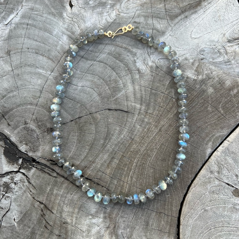 Flashy labradorite knotted necklace. Gold filled. NO BRAND - Picture 3 of 4